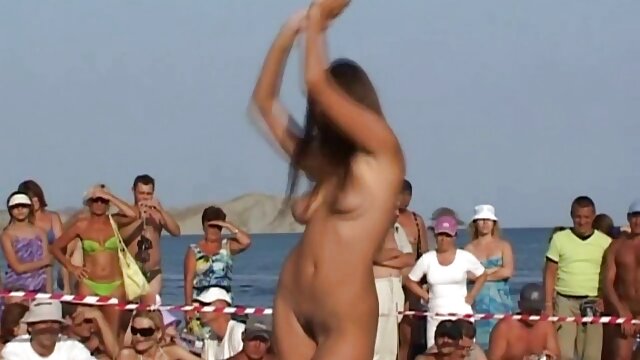 Најдобрите порно :  Напалената русокоса мастурбира со огромен вибратор во кампот Возрасни ххх видео 